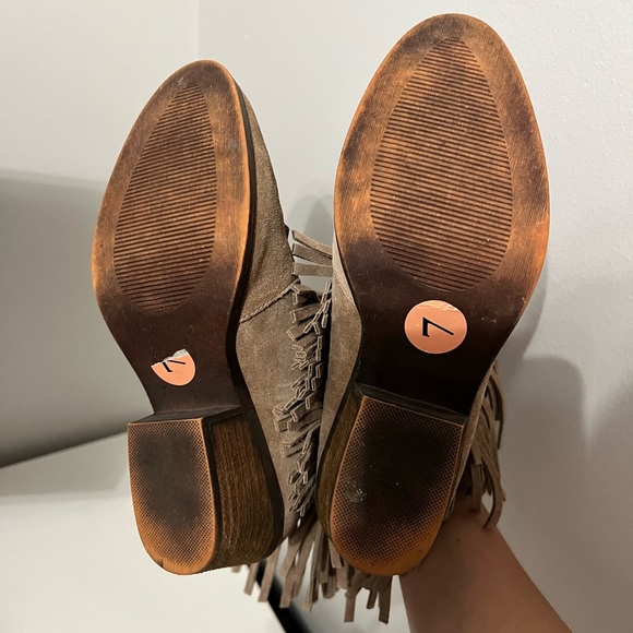 RESTRICTED SUEDE FRINGE BOOTIES - Picture 6 of 10